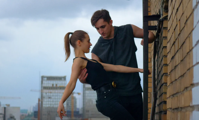 Review Film Skywalkers: A Love Story: Aksi Ekstrim Hubungan